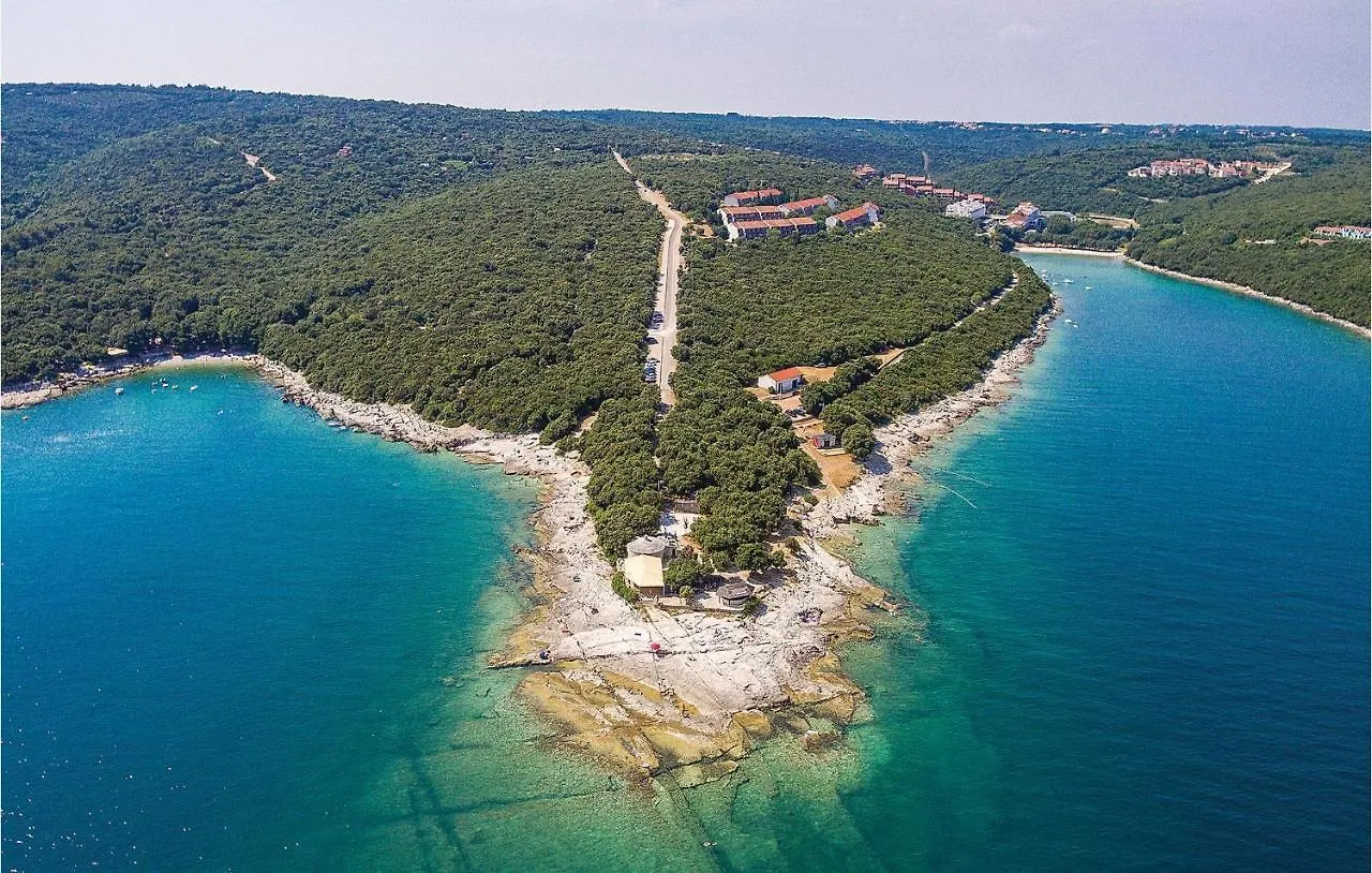 1 Bedroom Amazing Apartment In Peruški