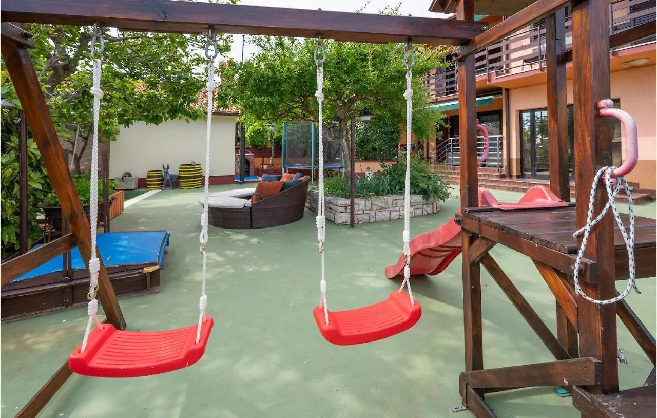 1 Bedroom Amazing Apartment In Peruški 0*,  Κροατία