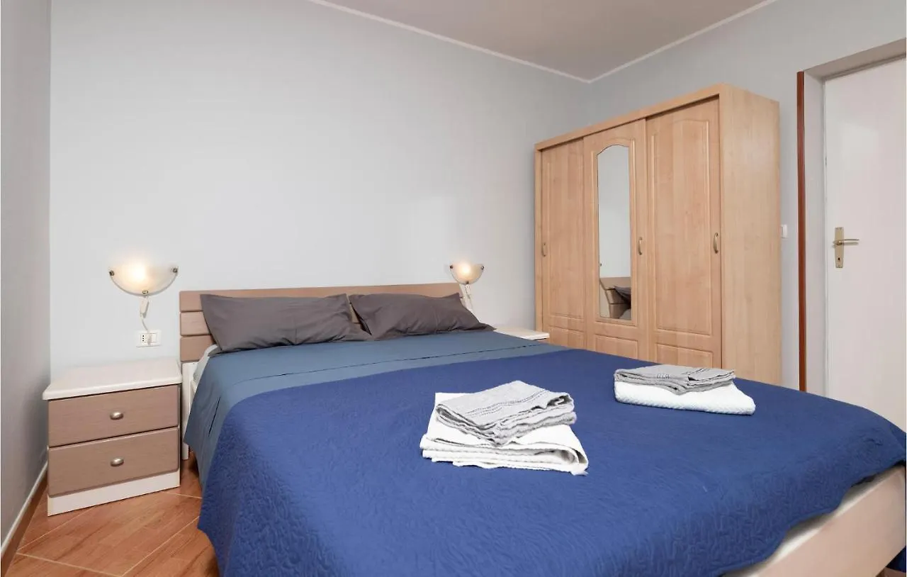 1 Bedroom Amazing Apartment In Peruški Κροατία